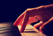 雷火电竞-当绿茵闪电撞上绿衫铁壁！姆巴佩奥运单挑凯尔特人，数据揭秘世纪交锋