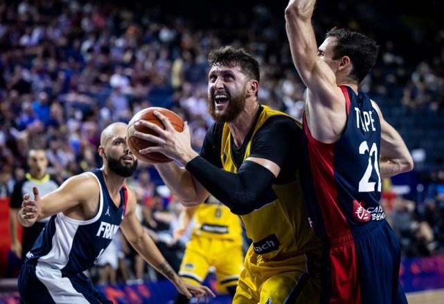 法国队主场大胜波黑,领先优势扩大 法国队主场大胜波黑,领先优势扩大