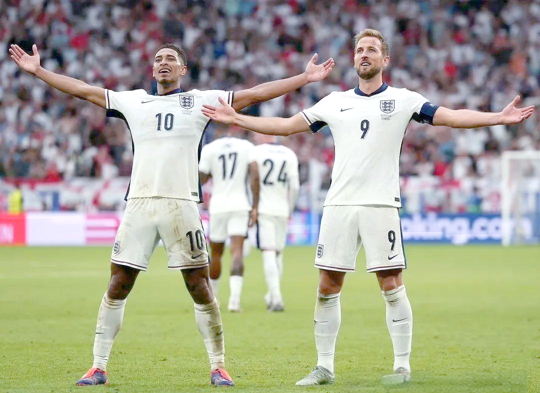 巴黎掀起欧洲杯狂欢,球员精彩表现 巴黎掀起欧洲杯狂欢,球员精彩表现