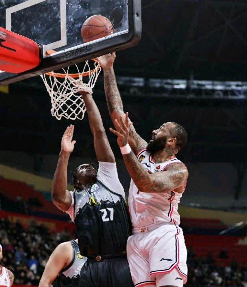 关键球员复出助攻全队，球队高分大胜击败对手的简单介绍