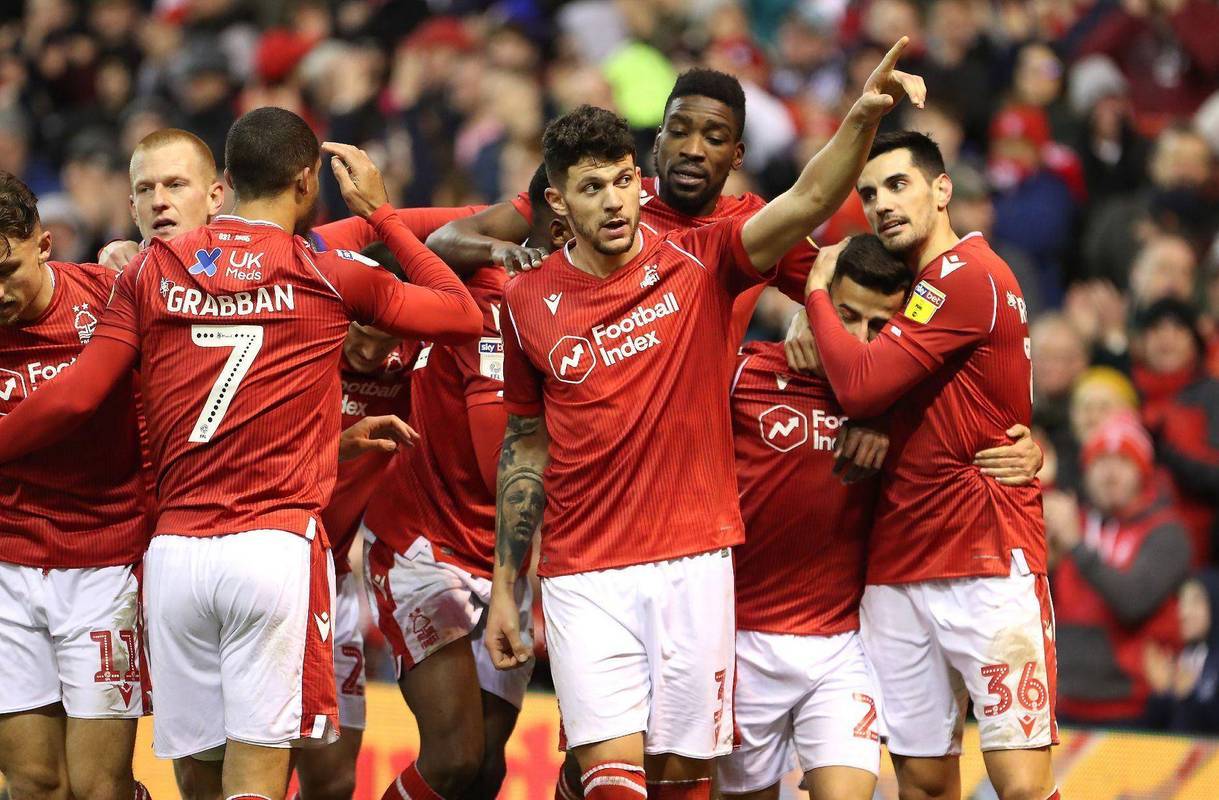 英超劲旅对决:曼联惊险晋级 英超劲旅对决:曼联惊险晋级