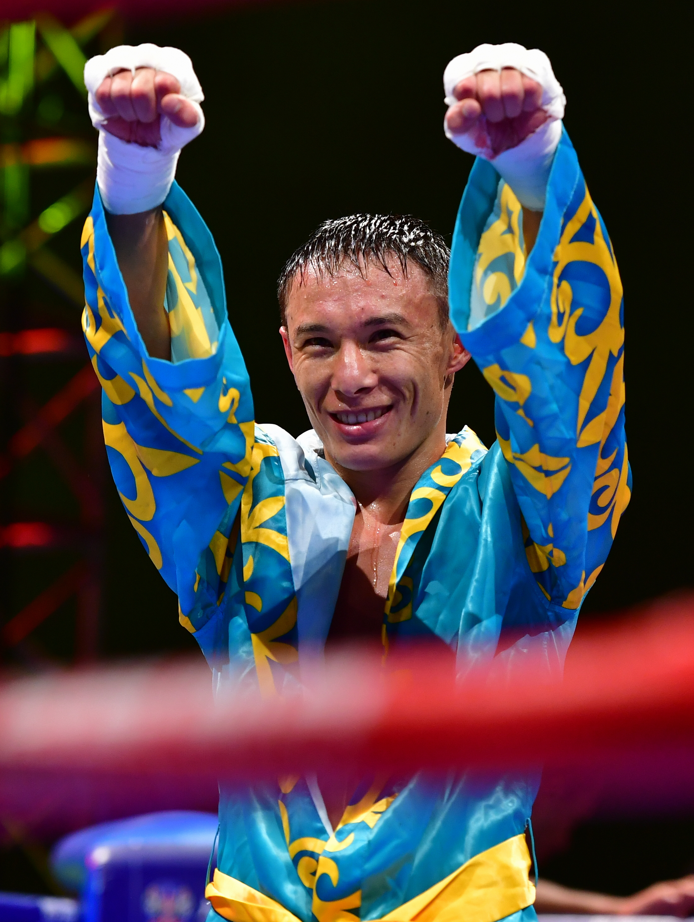 雷火电竞亚洲先驱-拳击选手刷新世界纪录，震撼全场