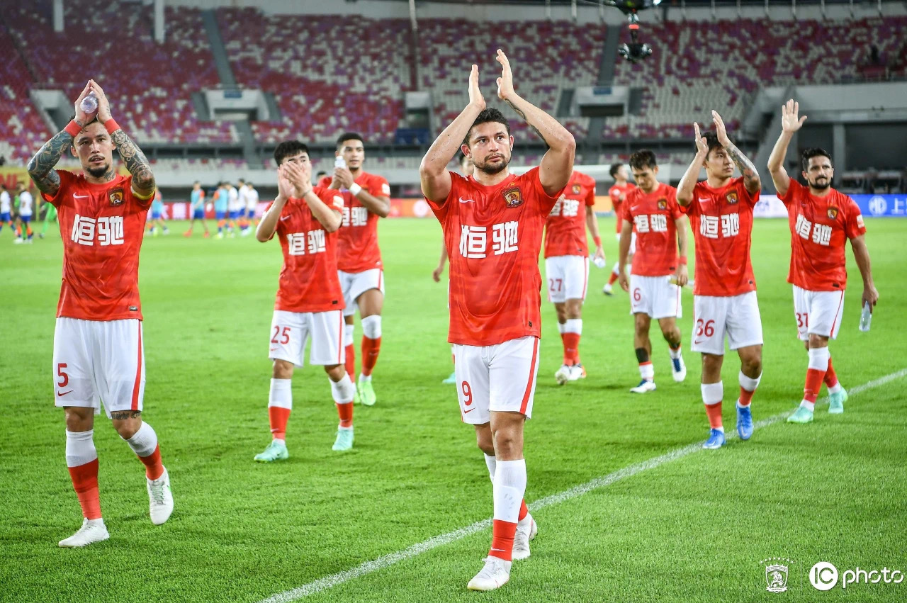 进攻阵型奏效，队员表现出色取胜