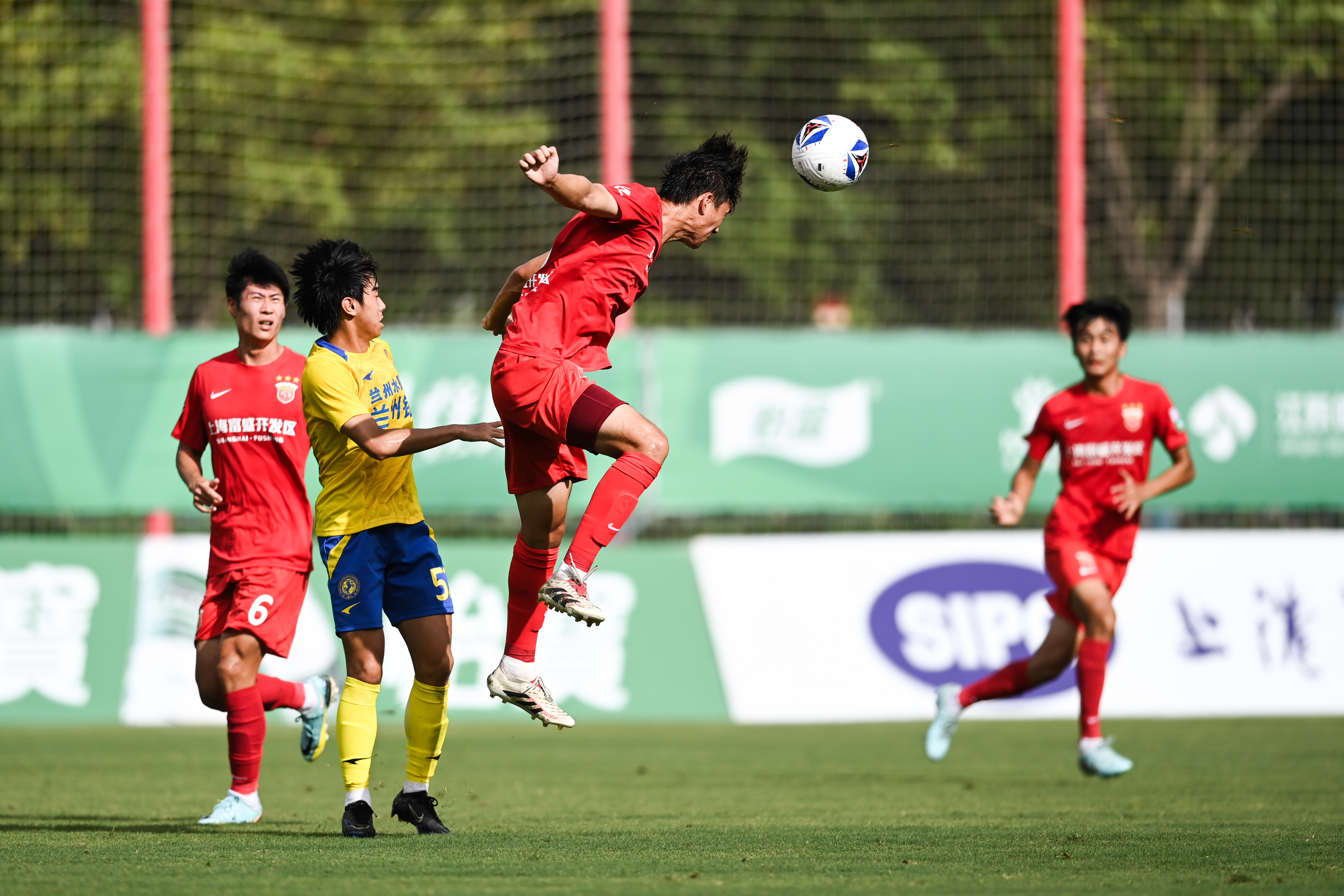 强强对话的足球比赛即将震撼开幕! 强强对话的足球比赛即将震撼开幕!