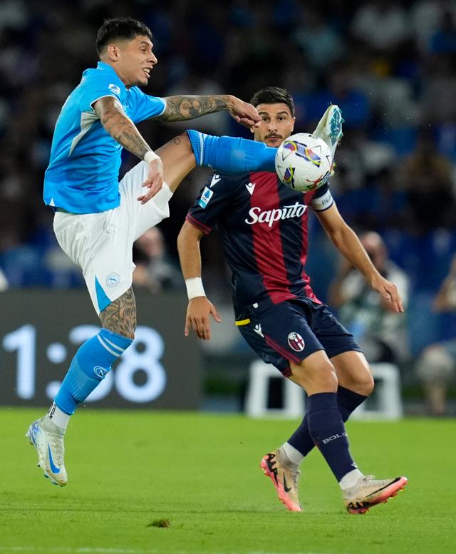 那不勒斯击败佛罗伦萨,连胜势头不可阻挡 那不勒斯击败佛罗伦萨,连胜势头不可阻挡