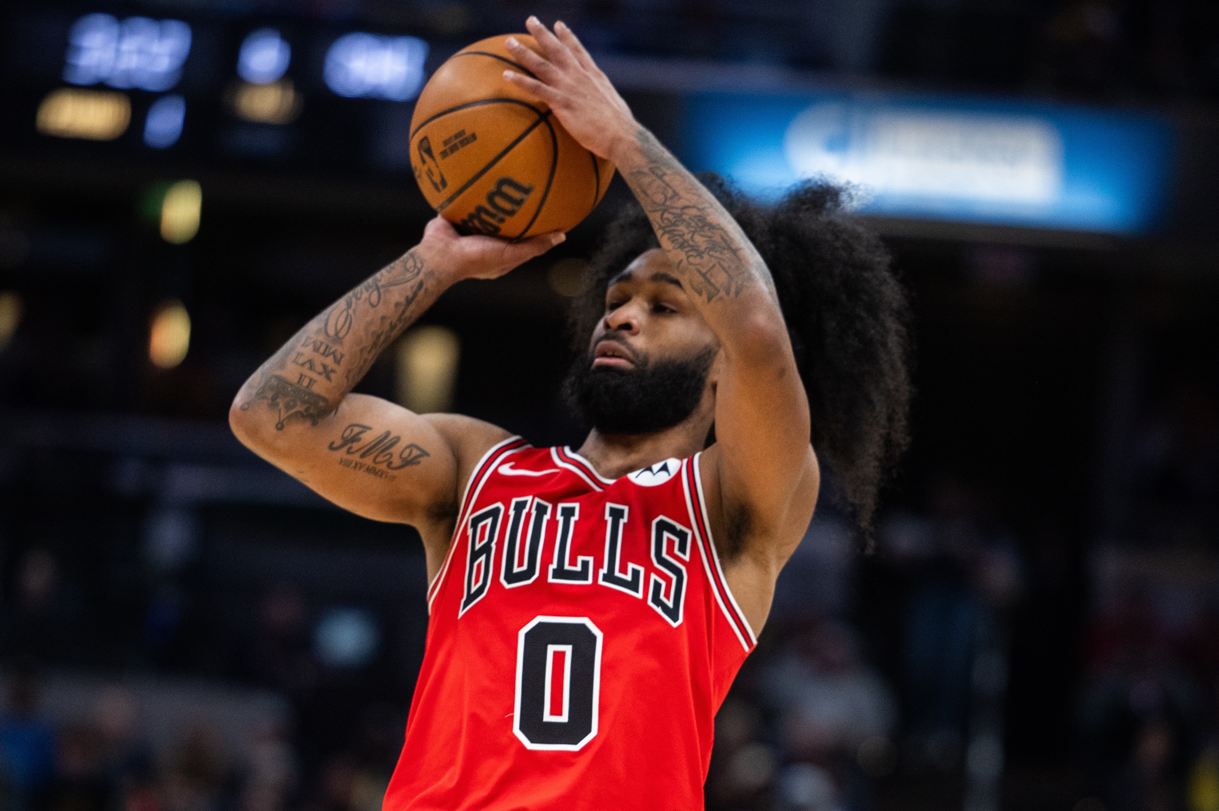 公牛轻取江苏队,利拉德高光表现 公牛轻取江苏队,利拉德高光表现