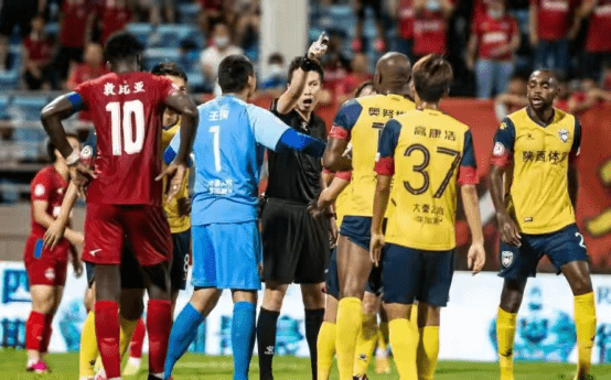 湖北客家球员展现出色表现,主场大胜厦门 湖北客家球员展现出色表现,主场大胜厦门