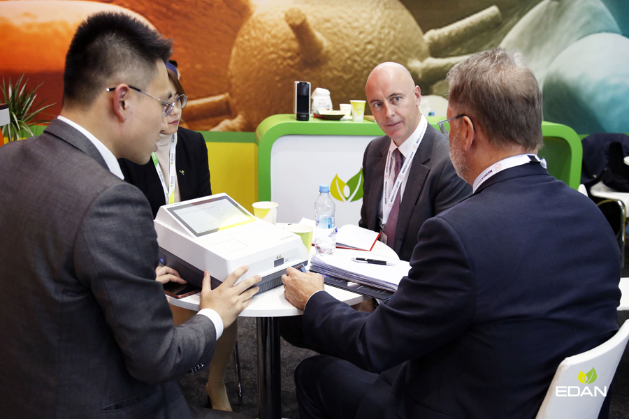 泰国队轻取德国队，黄鸭组合高光表现