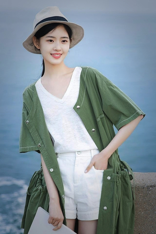 佛罗伦萨横扫利物浦,富安健洋在年度焦点之战接管比赛