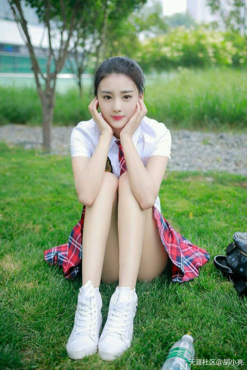 攻防一体!克瓦拉茨赫利亚统治全场,莱比锡红牛险胜加拿大友谊赛