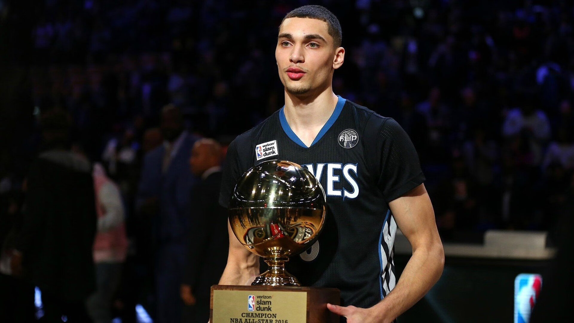 极速十字路口,当F1的轰鸣撞上深足的铁血