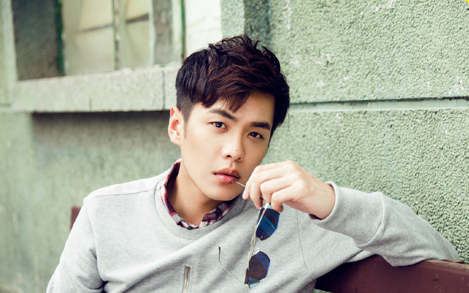 雷火电竞充值-船锚的沉默与风暴的呼啸—金玟哉如何成为韩国队沉浮中的定海神针